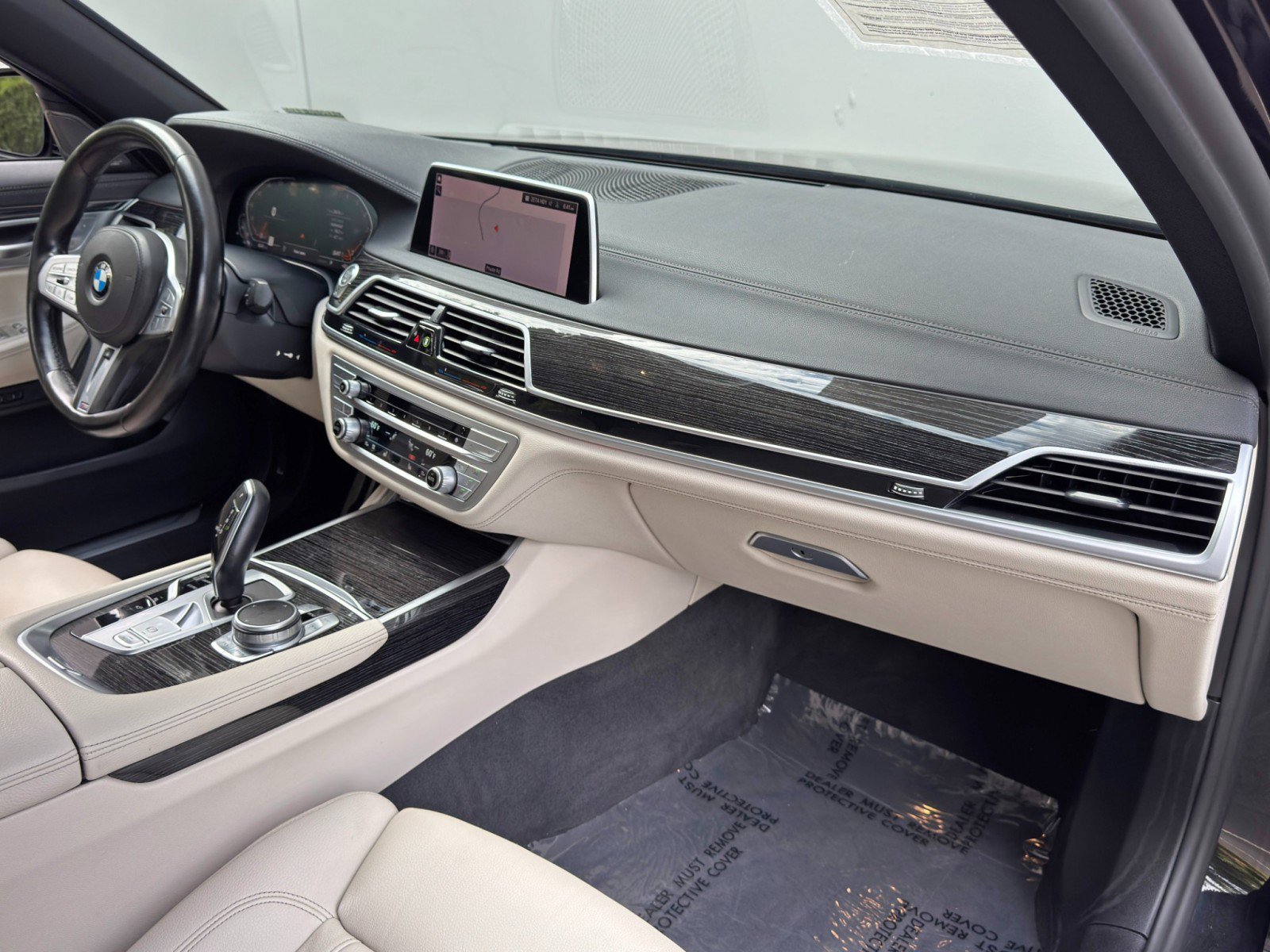 Used 2021 BMW 740i w/ M Sport Package RWD image 15