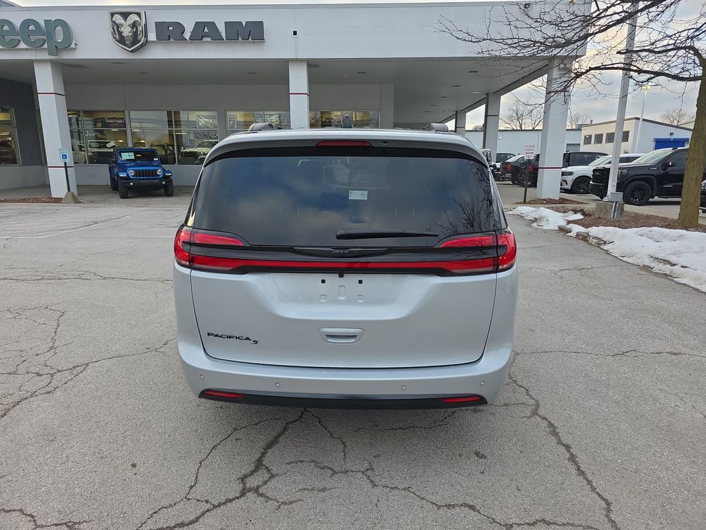 New 2026 Chrysler Pacifica Select FWD image 5