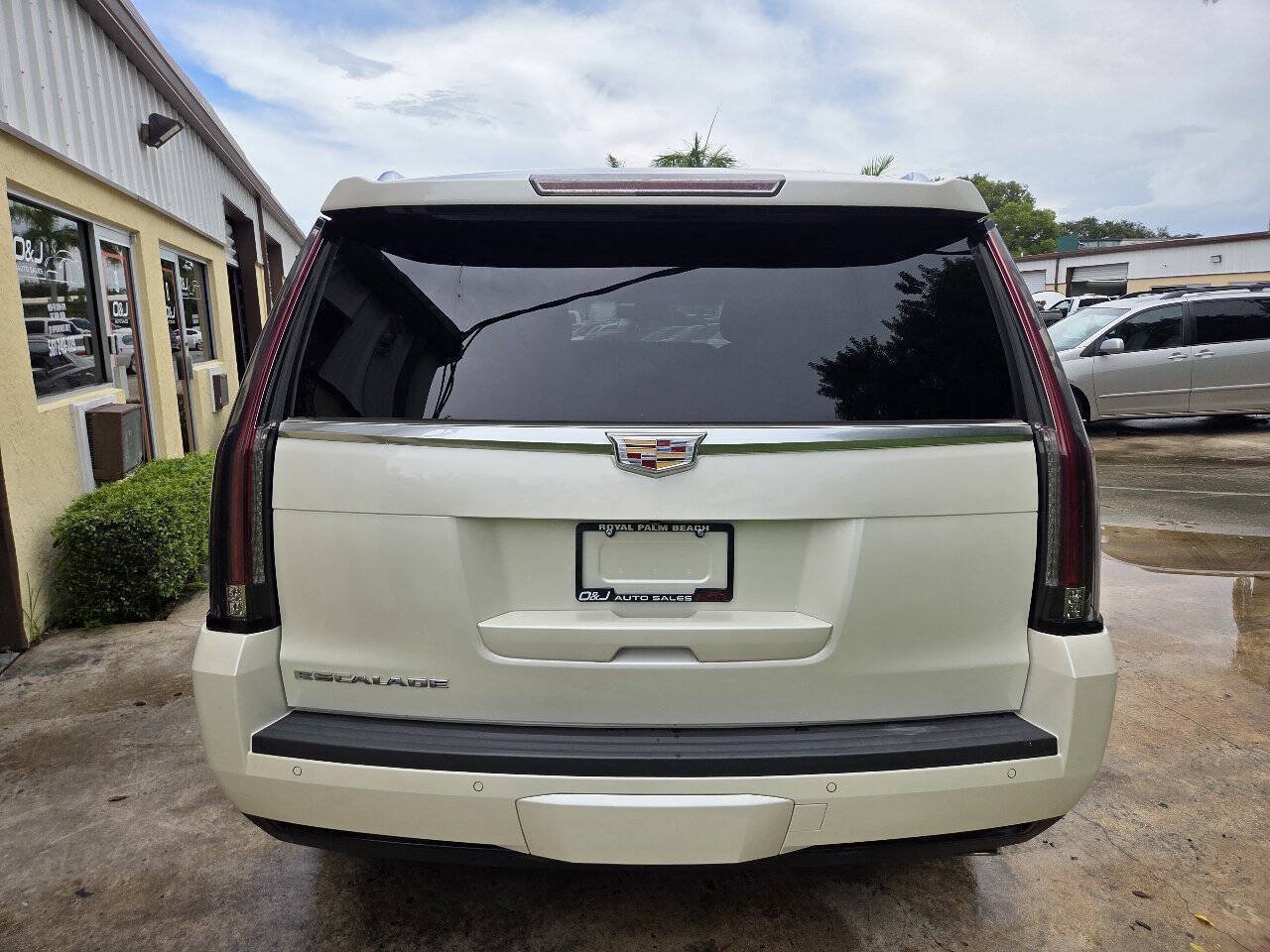 Used 2015 Cadillac Escalade Premium RWD image 5