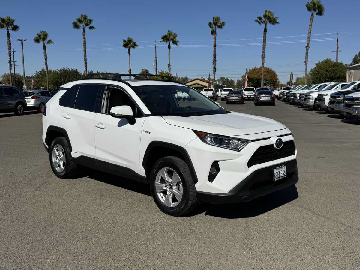 Used 2020 Toyota RAV4 XLE w/ Convenience Package AWD/4WD image 2