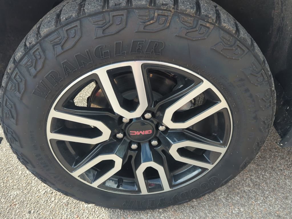 Used 2024 GMC Sierra 1500 AT4 w/ Technology Package image 12