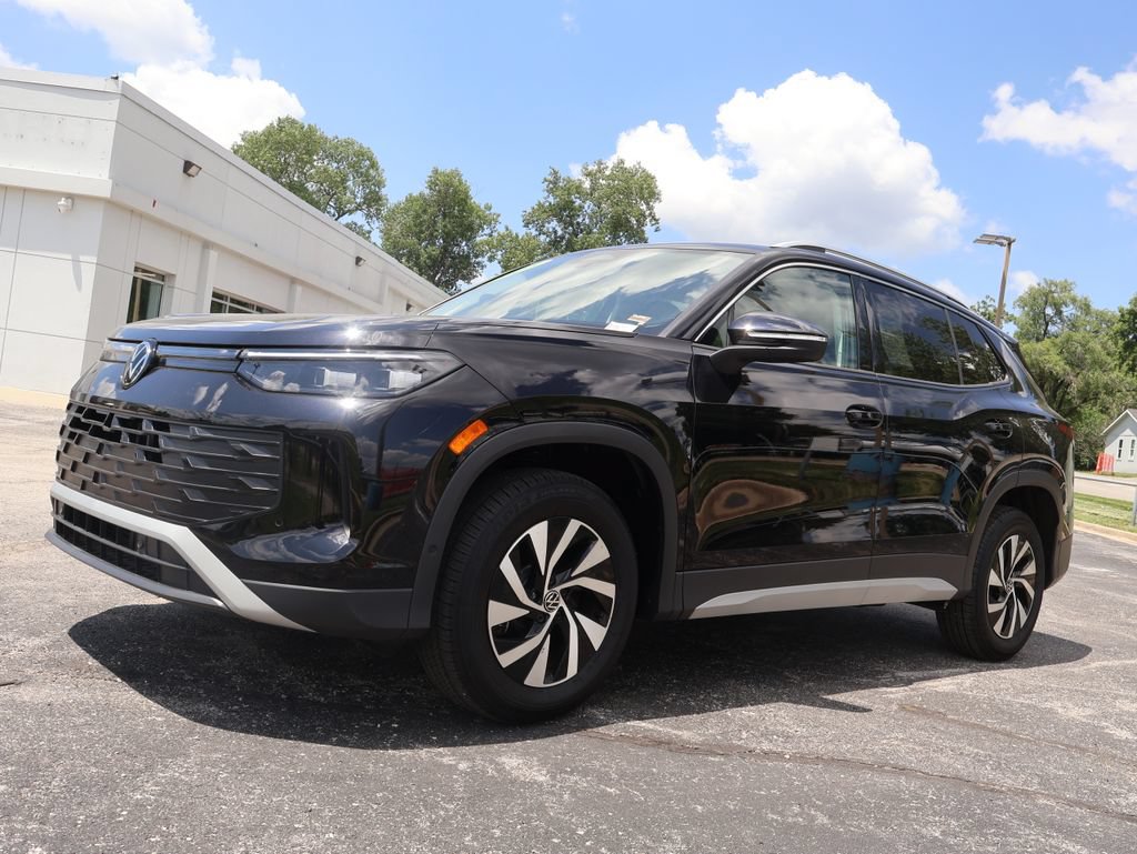 Used 2025 Volkswagen Tiguan S AWD/4WD image 3
