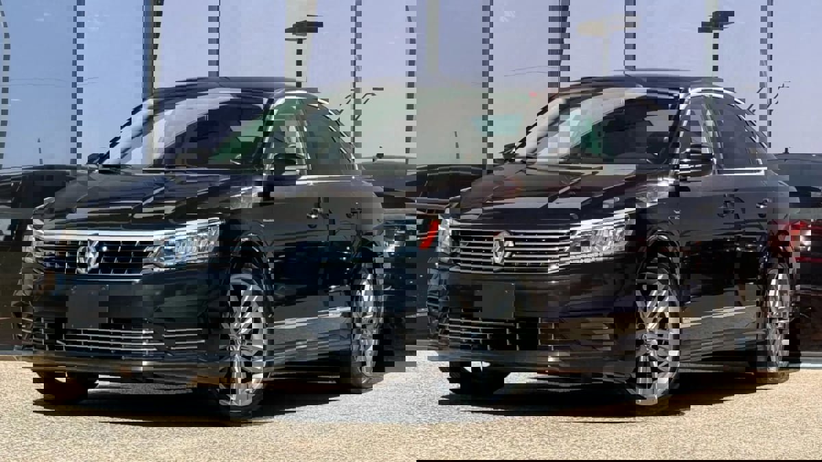 Used 2017 Volkswagen Passat 1.8T R-Line image 2