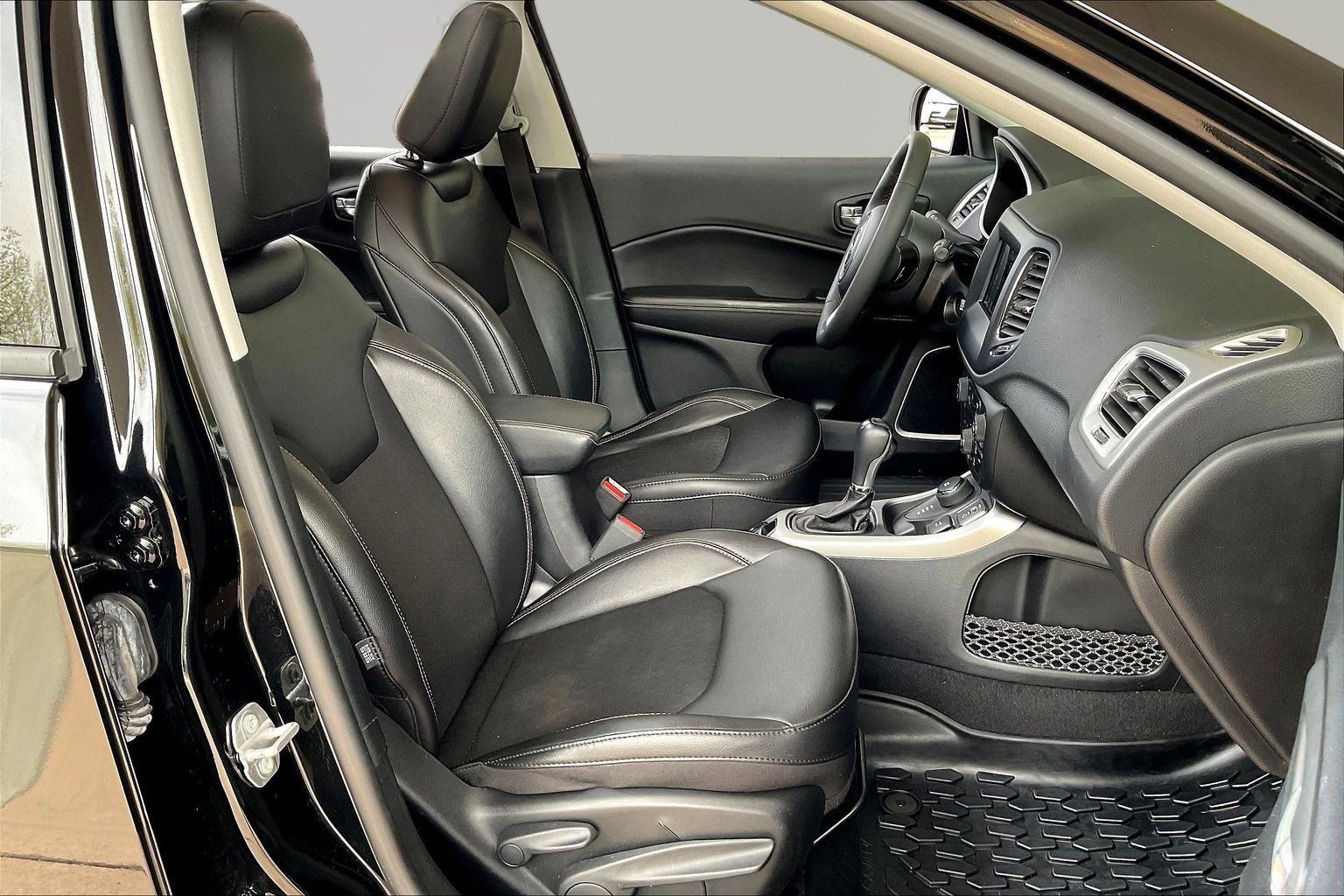 Used 2021 Jeep Compass Latitude w/ Sun and Sound Group AWD/4WD image 28