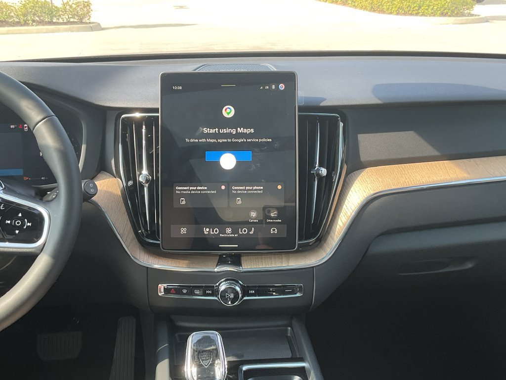 New 2027 Volvo XC60 B5 Plus AWD/4WD image 26