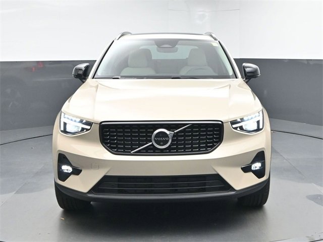 New 2026 Volvo XC40 B4 Plus w/ Protection Package Premier image 7