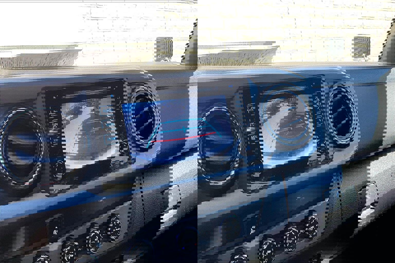 Used 2019 Toyota Tacoma TRD Off-Road w/ Technology Package image 21