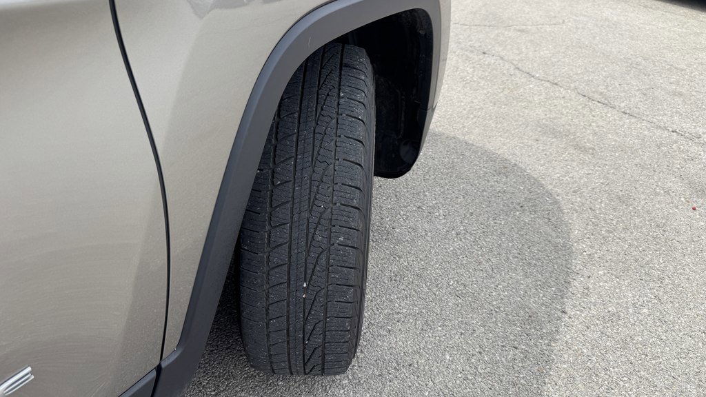 Used 2017 Jeep Cherokee Latitude w/ Safety/Convenience Group image 12