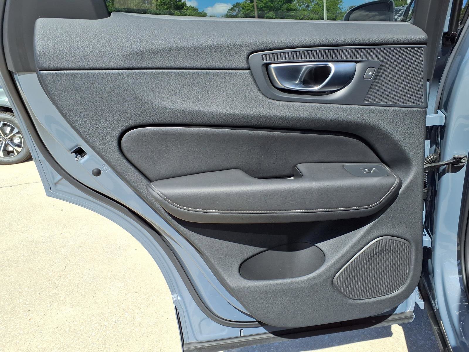 Certified 2023 Volvo XC60 B5 Ultimate w/ Climate Package FWD image 19
