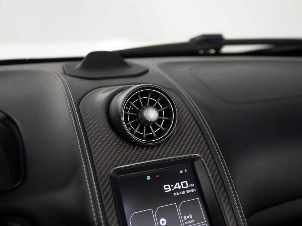 Used 2016 McLaren 675LT Spider image 21