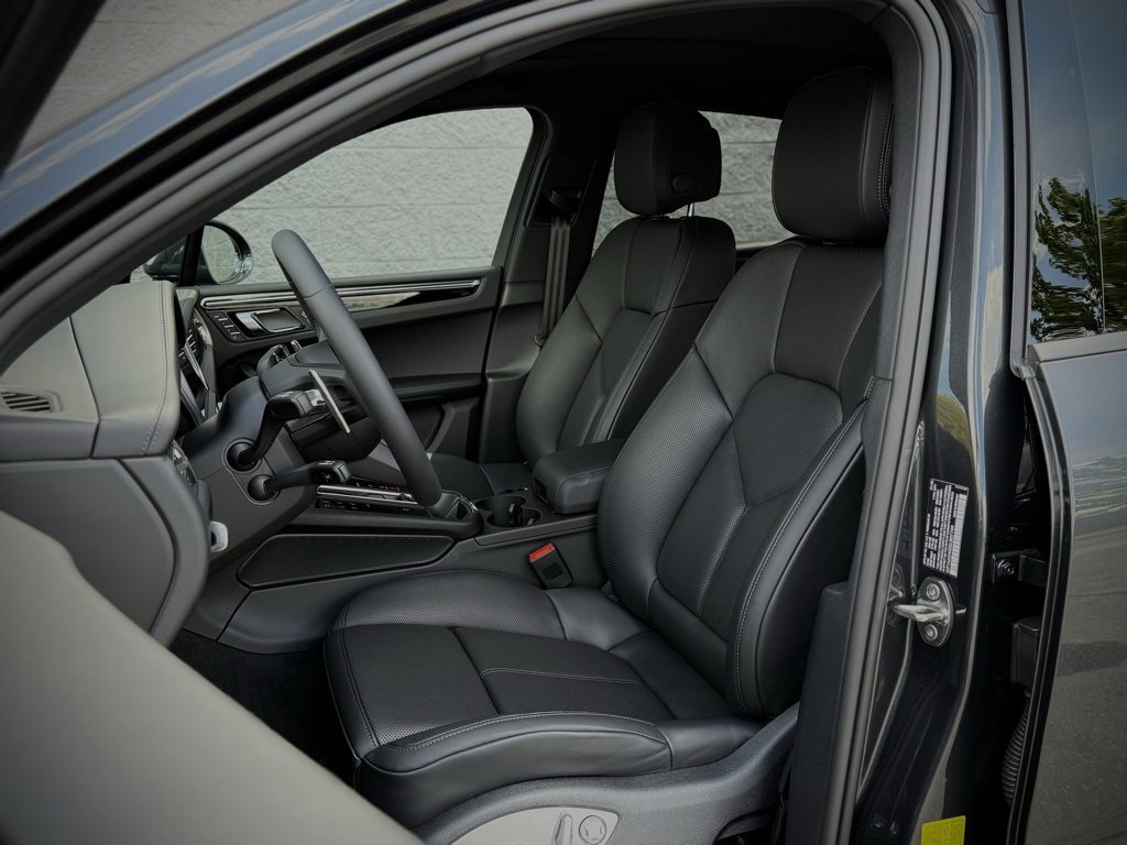 New 2025 Porsche Macan image 5