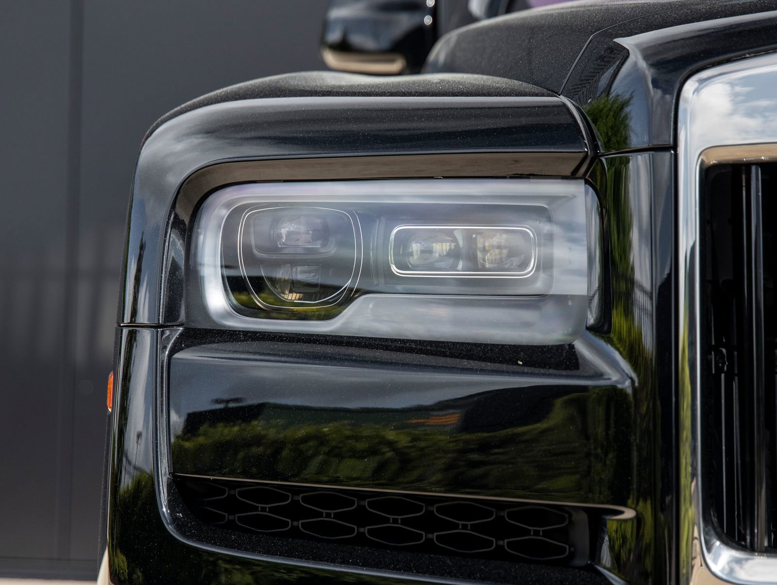 Certified 2023 Rolls-Royce Cullinan w/ Dark Exterior Package image 21