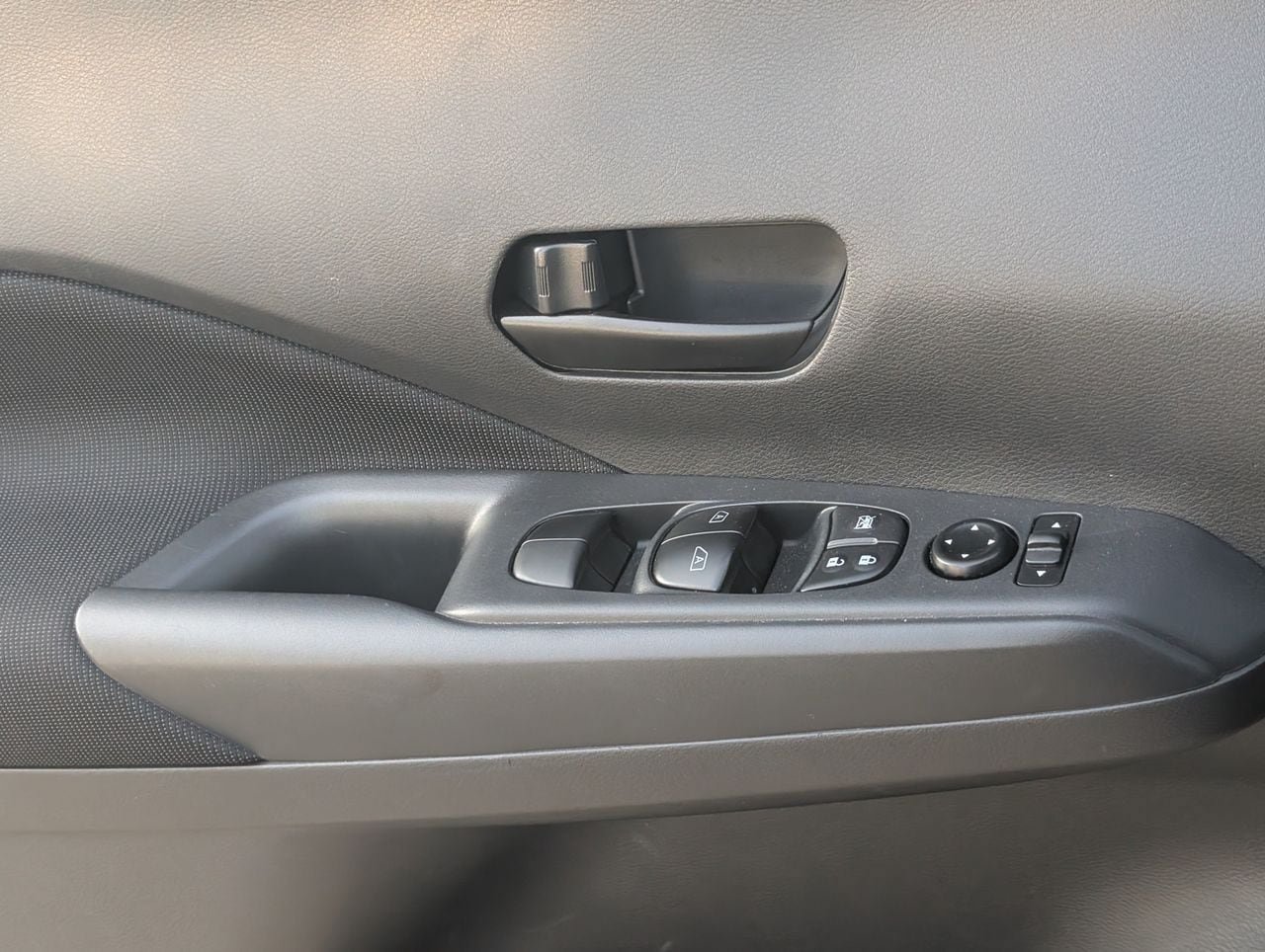 Certified 2025 Nissan Kicks Play S FWD image 25