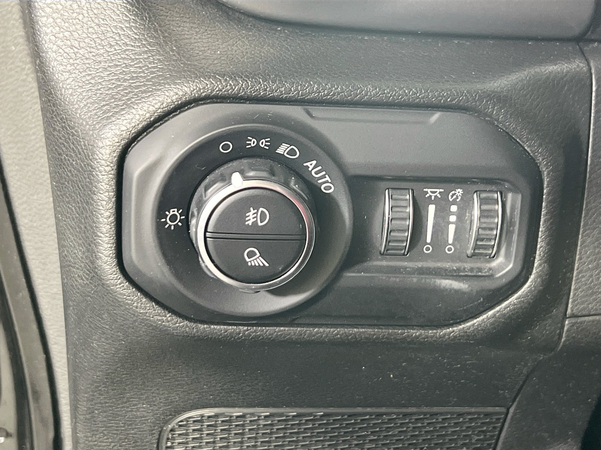 Used 2022 Jeep Gladiator Sport AWD/4WD image 10