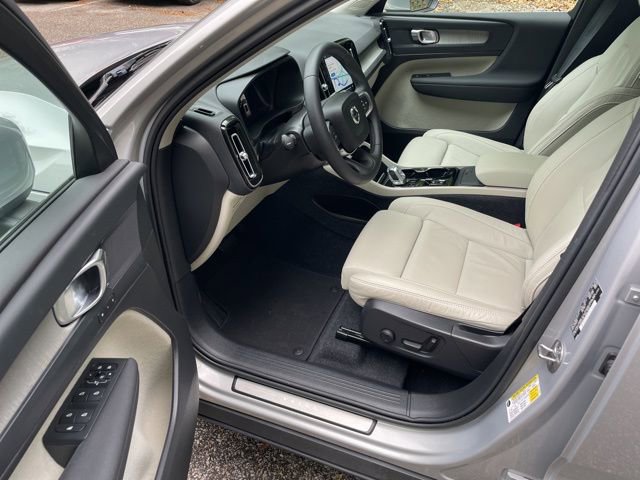 Certified 2023 Volvo XC40 B5 Plus w/ Climate Package AWD/4WD image 10
