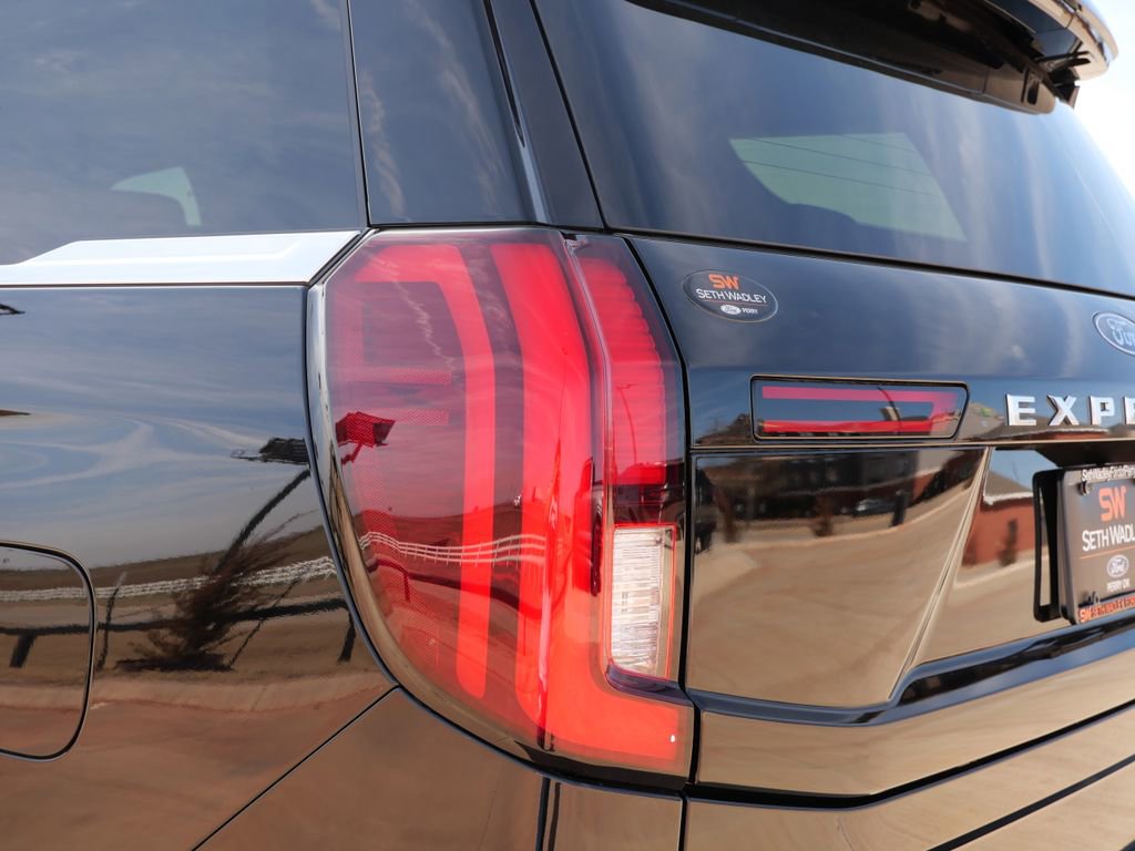 New 2025 Ford Expedition Platinum w/ Driver's Package image 9