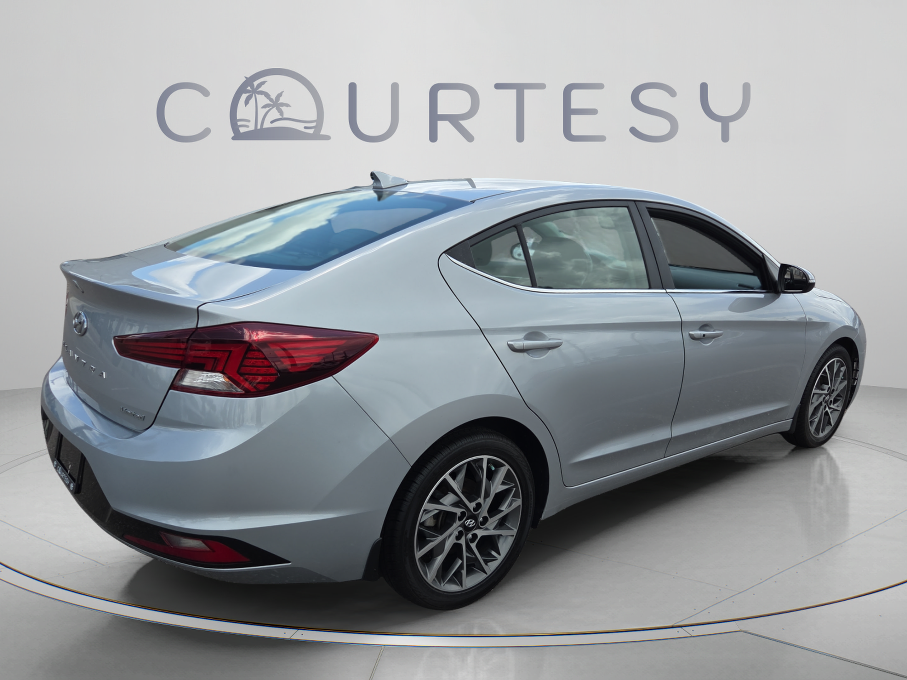 Used 2020 Hyundai Elantra Limited w/ Cargo Package (C1) FWD image 5
