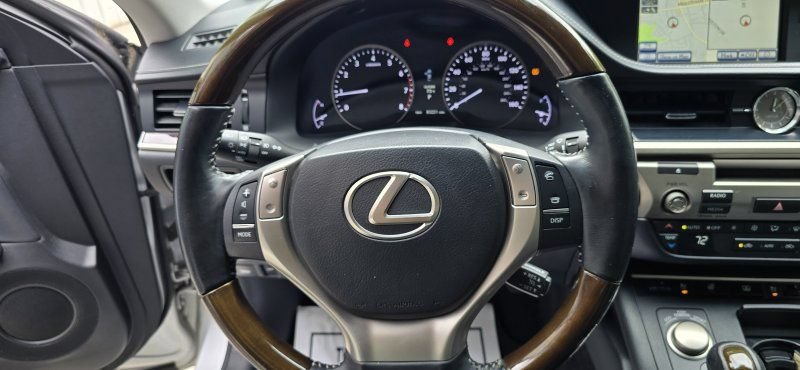 Used 2014 Lexus ES 350 w/ Luxury Package FWD image 19
