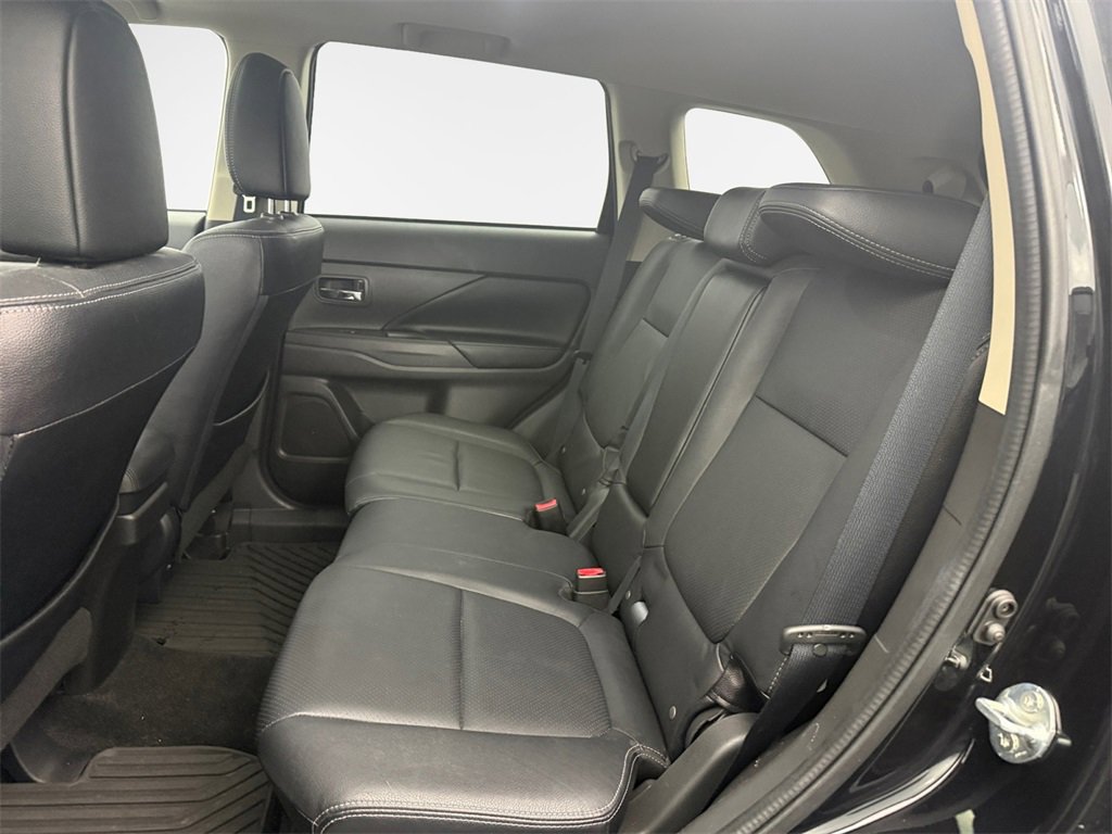 Used 2016 Mitsubishi Outlander GT image 23