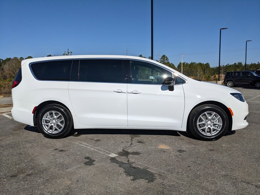 New 2026 Chrysler Voyager LX image 23