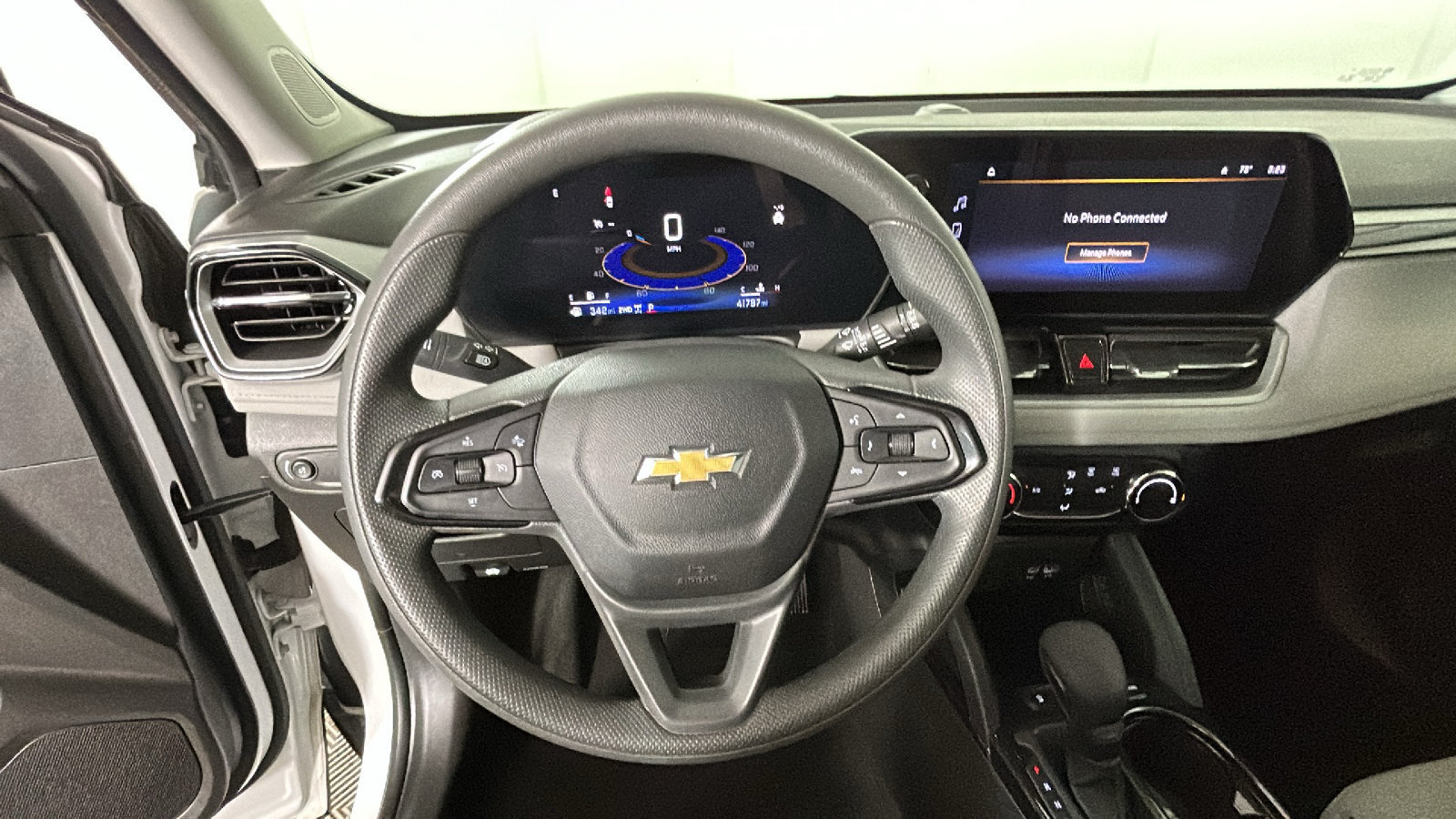 Used 2025 Chevrolet TrailBlazer LT AWD/4WD image 17