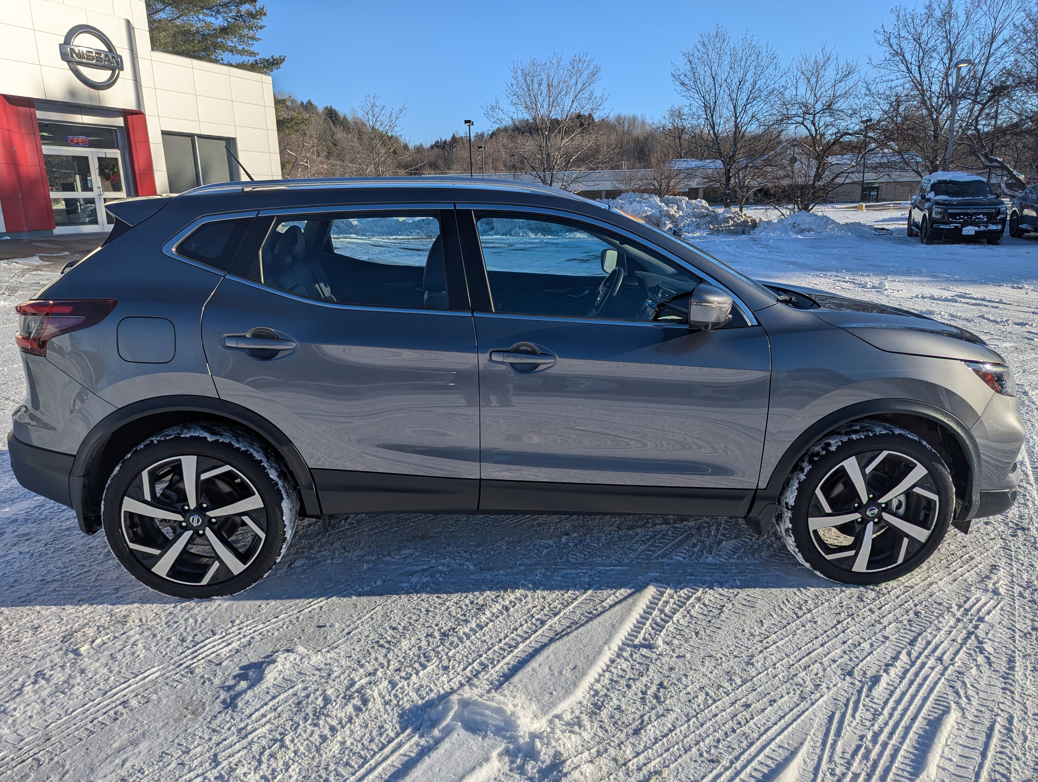 Used 2022 Nissan Rogue Sport SL w/ Premium Package image 8