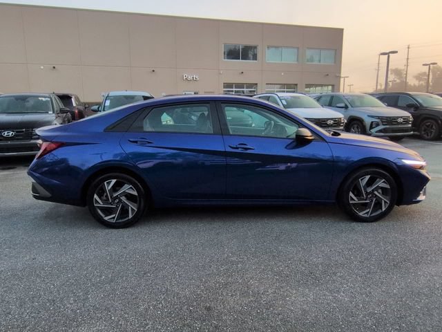 Certified 2025 Hyundai Elantra Sport FWD image 4