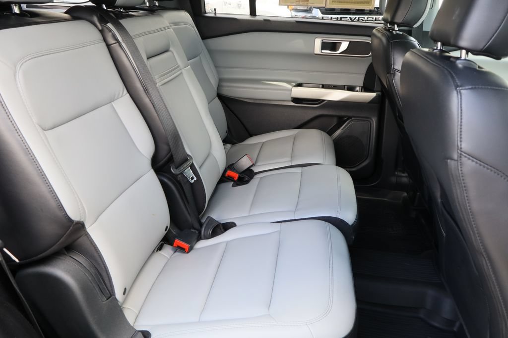 Used 2021 Ford Explorer XLT w/ Equipment Group 202A AWD/4WD image 29