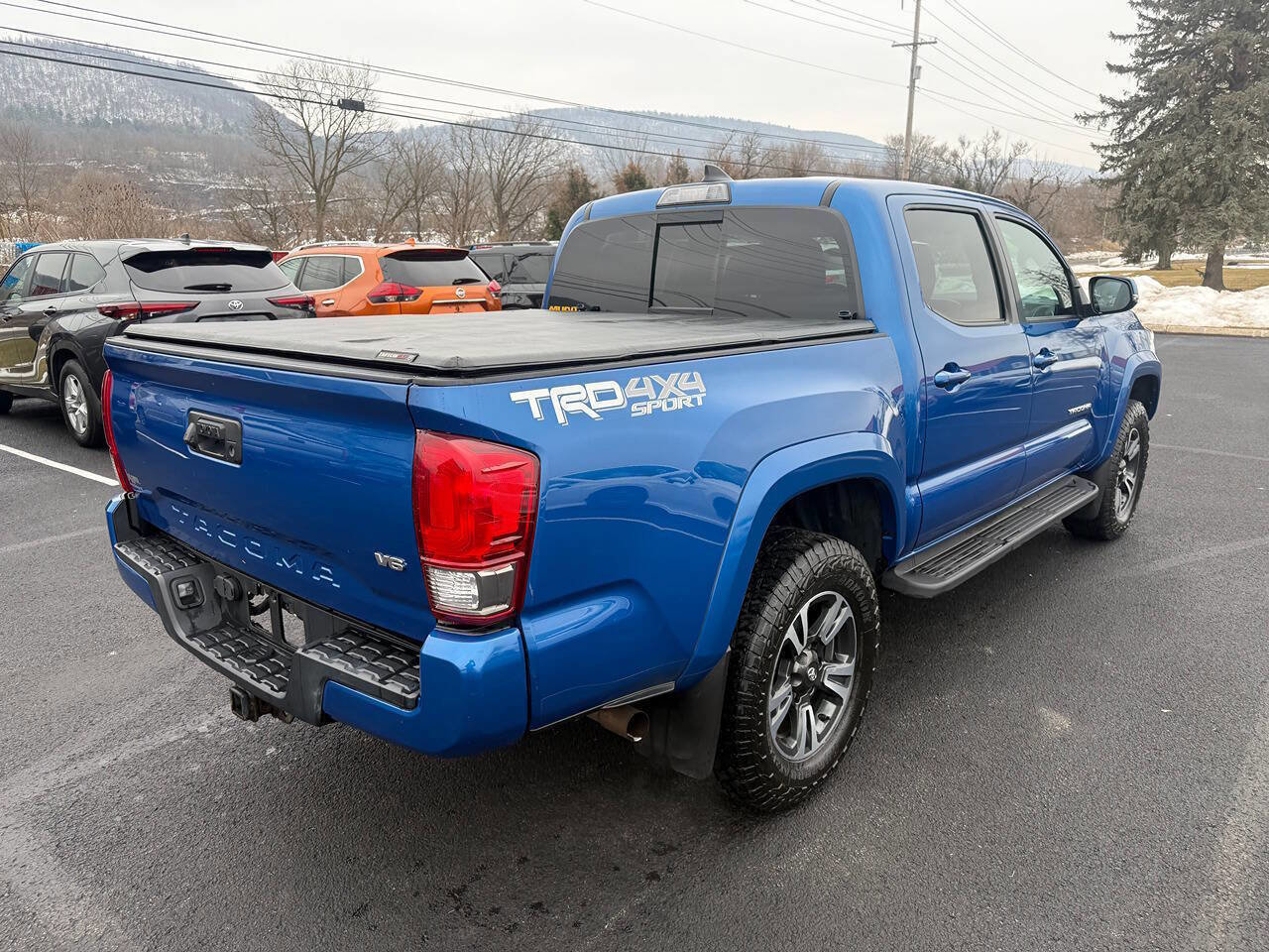 Used 2017 Toyota Tacoma TRD Sport w/ Tow Package (A/T) image 5