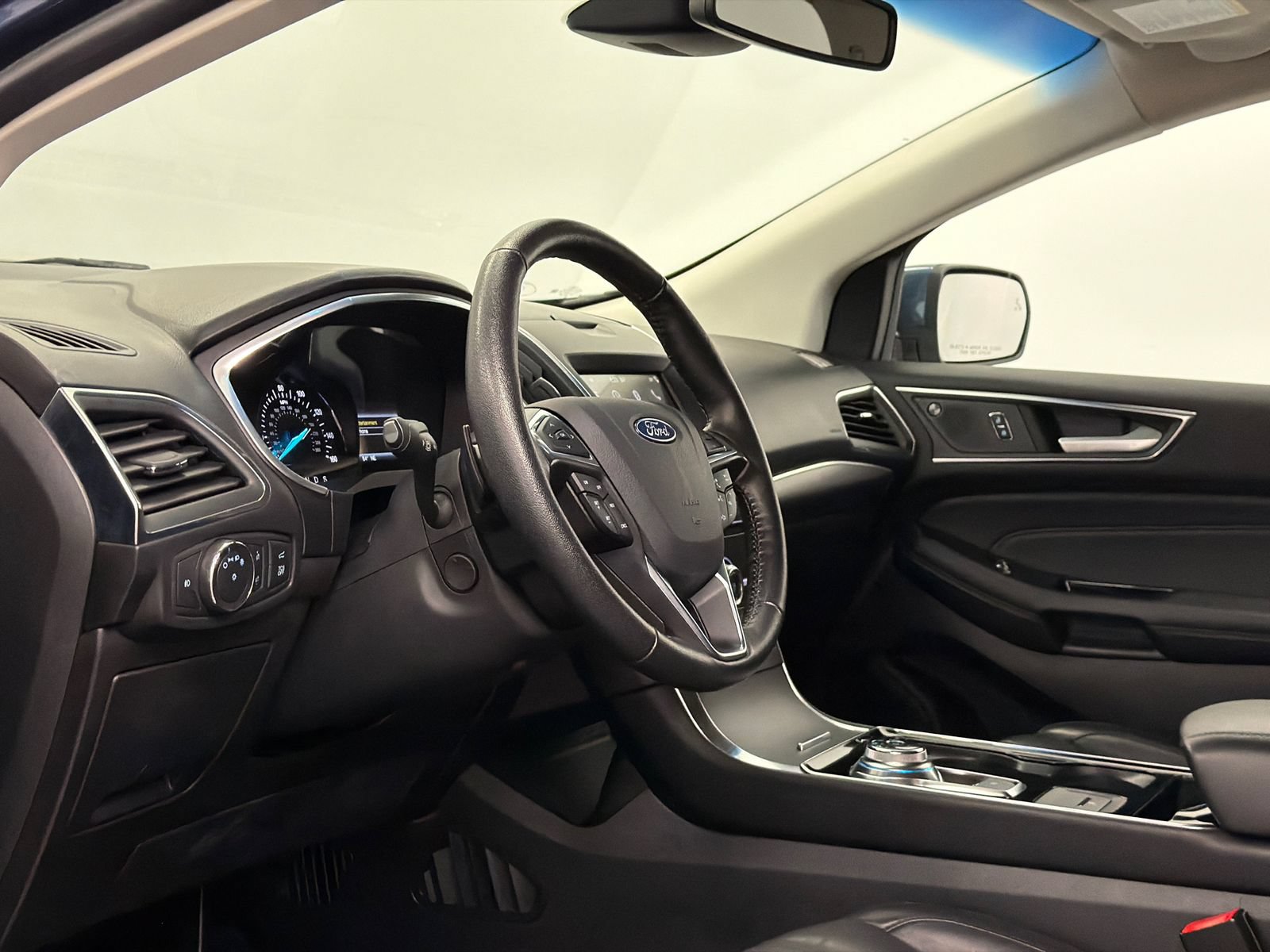 Used 2019 Ford Edge Titanium AWD/4WD image 14