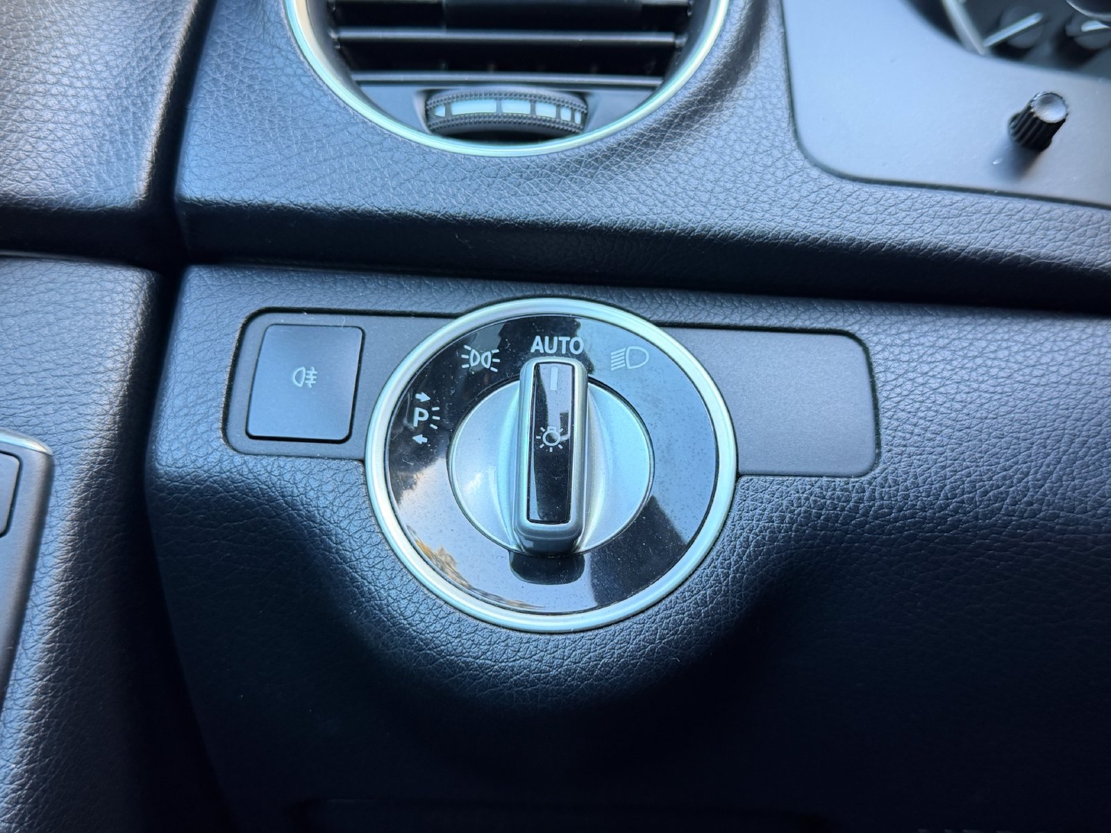 Used 2013 Mercedes-Benz C 250 Sedan image 21