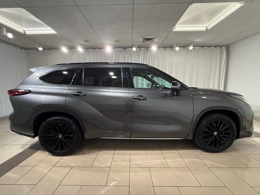 Used 2025 Toyota Highlander XSE AWD/4WD image 6