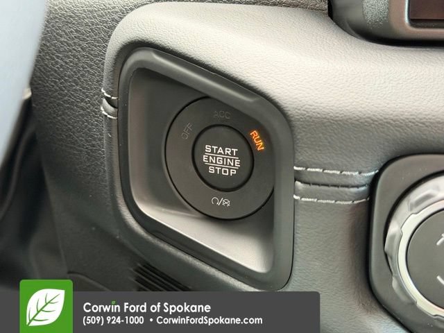 Used 2025 Jeep Gladiator Mojave AWD/4WD image 31