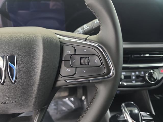 Used 2025 Buick Envista Sport Touring image 18