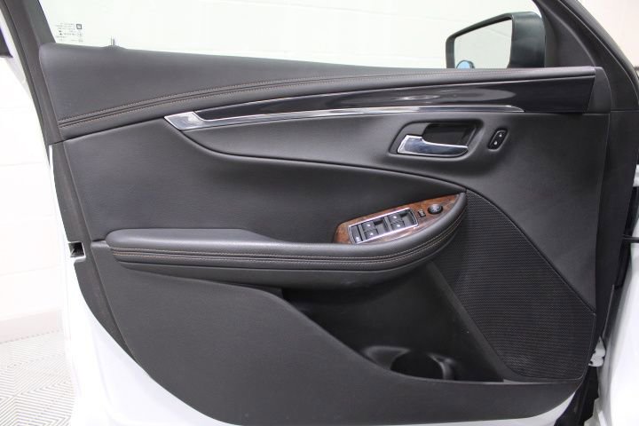 Used 2014 Chevrolet Impala LT w/ Convenience Package image 19