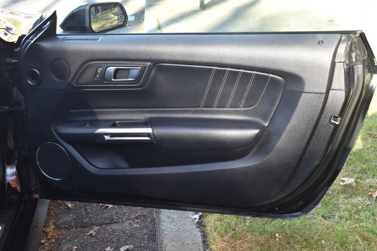 Used 2019 Ford Mustang Premium image 30