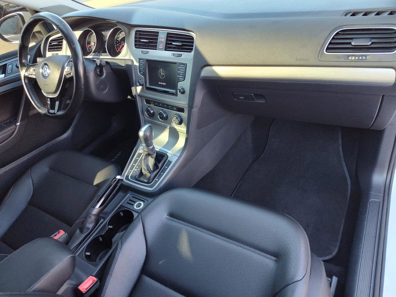 Used 2016 Volkswagen Golf SE image 49