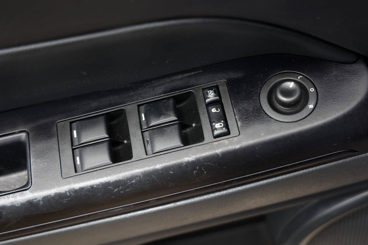 Used 2016 Jeep Patriot Latitude AWD/4WD image 37