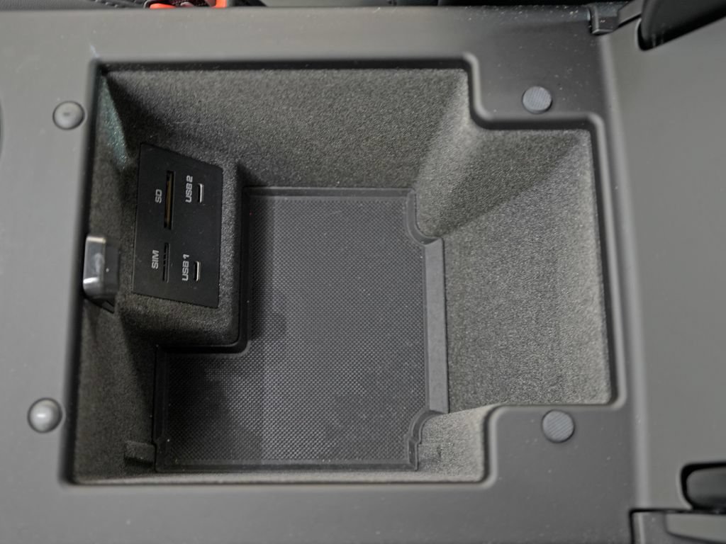 Certified 2023 Porsche Macan Turbo AWD/4WD image 32