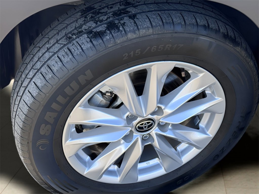 Used 2022 Toyota Corolla Cross LE image 20