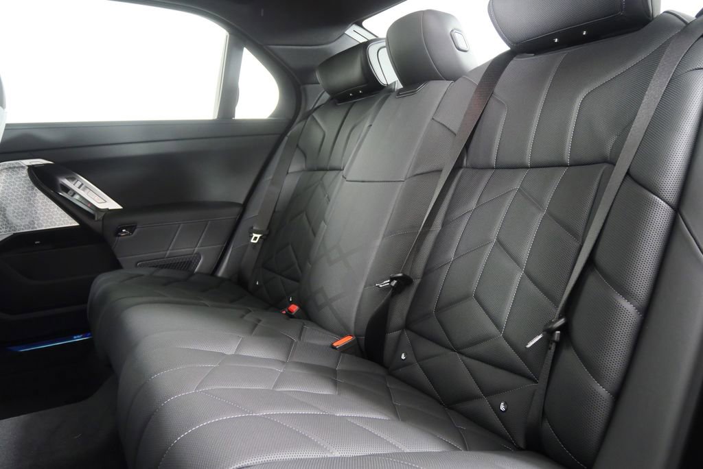 New 2026 BMW 760i xDrive w/ Executive Package image 16