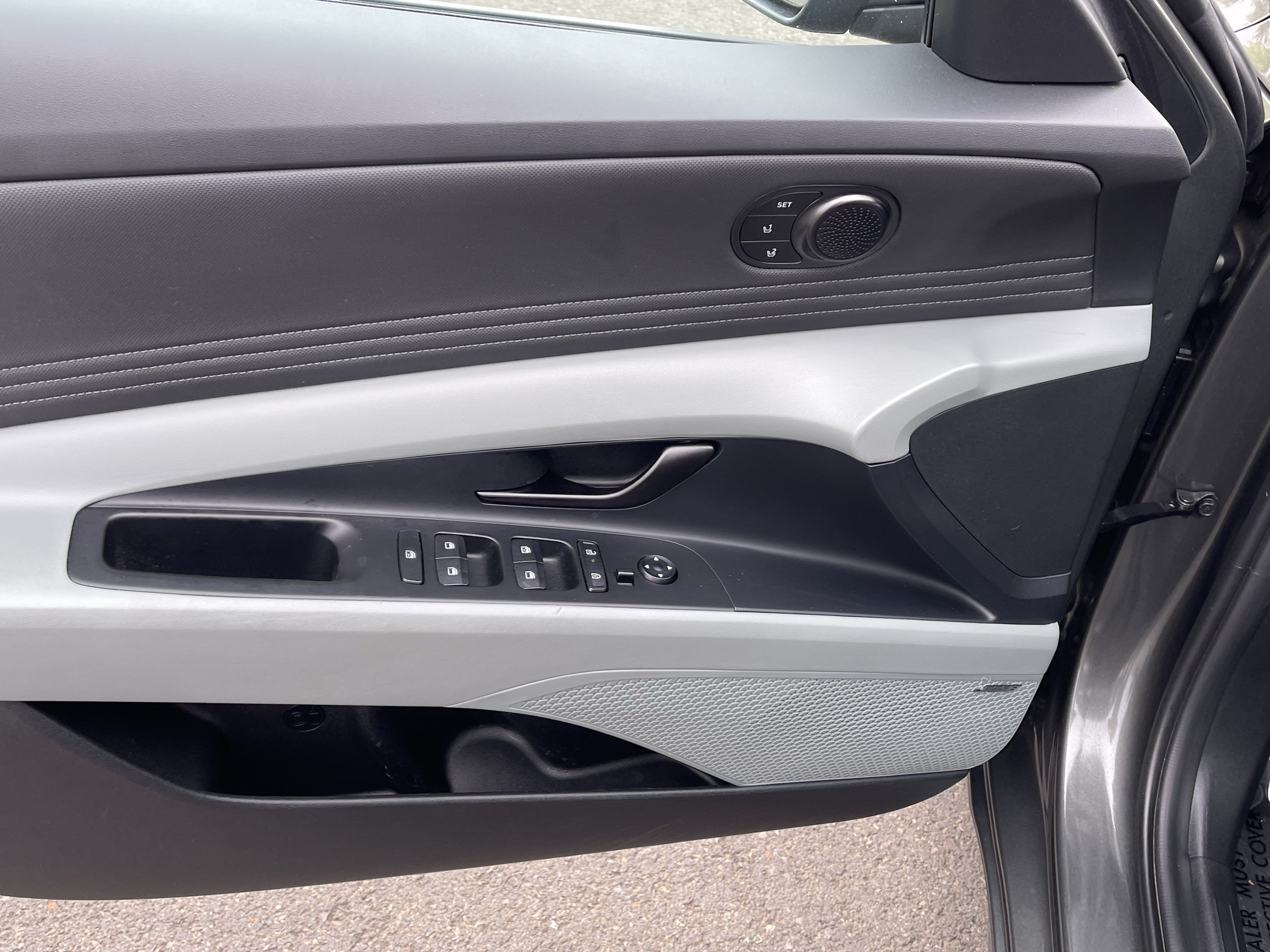 Used 2024 Hyundai Elantra Limited FWD image 18