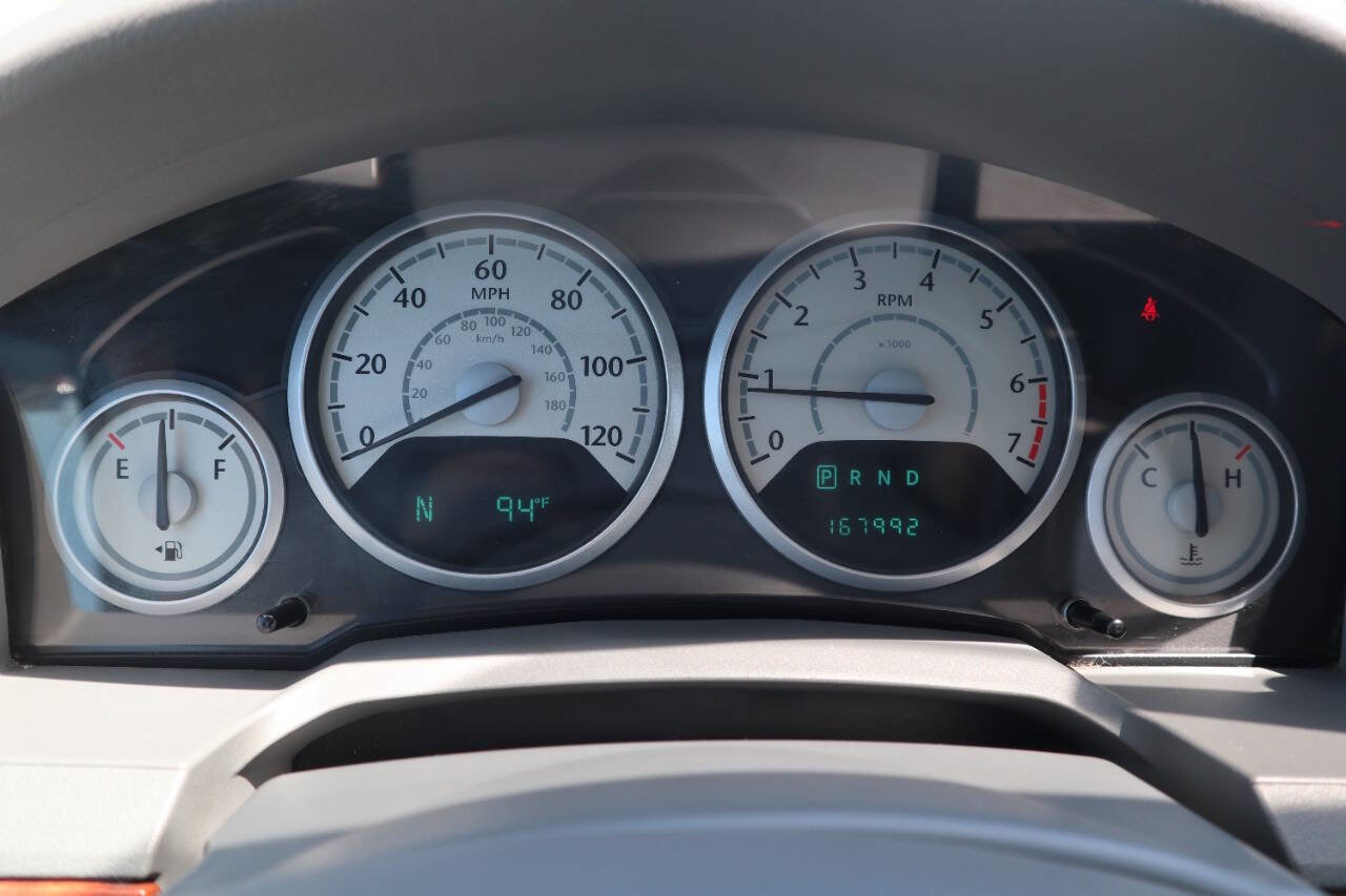 Used 2008 Chrysler Town & Country Touring image 33