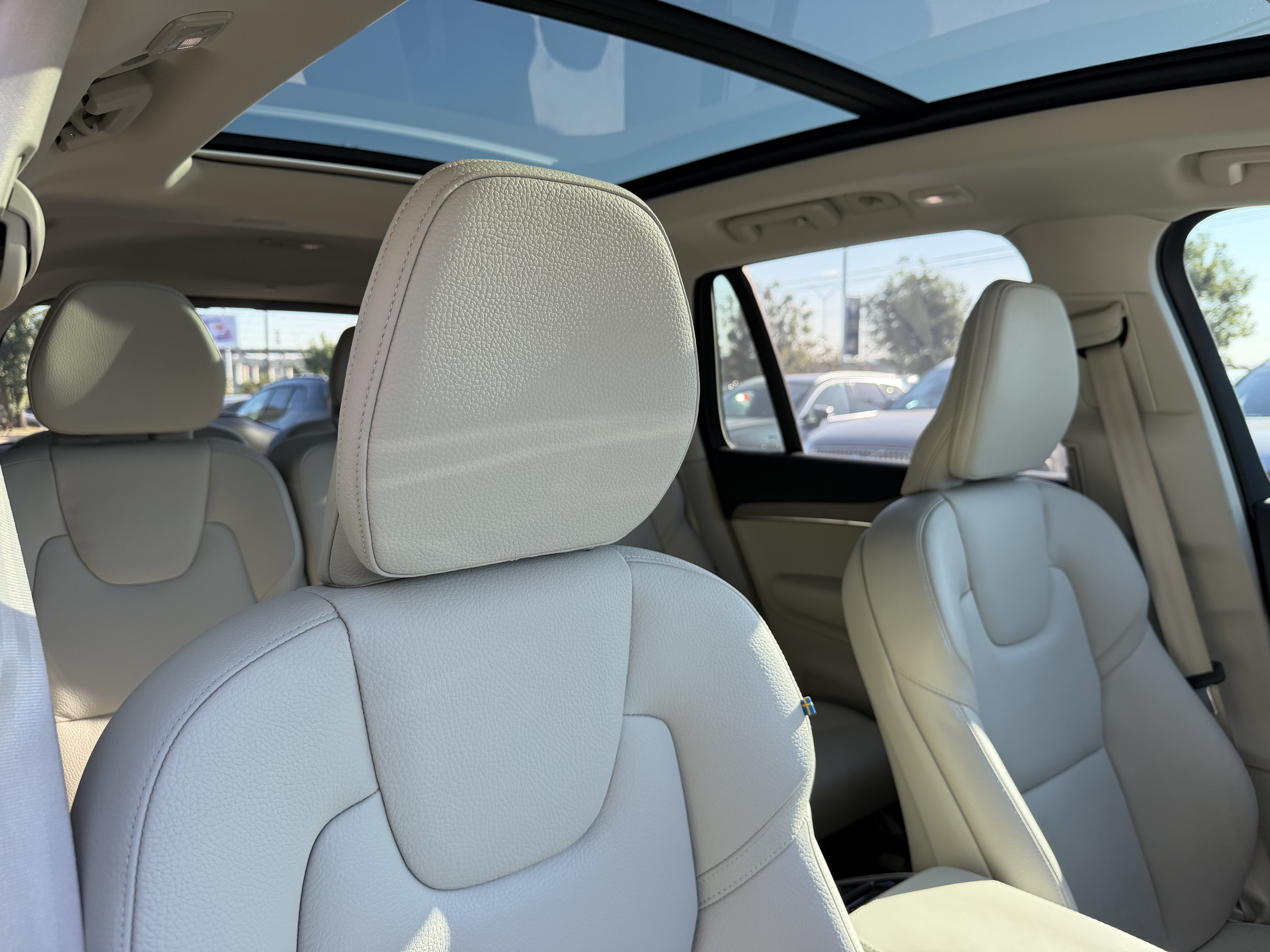 Certified 2024 Volvo XC90 T8 Plus w/ Protection Package Premier AWD/4WD image 11