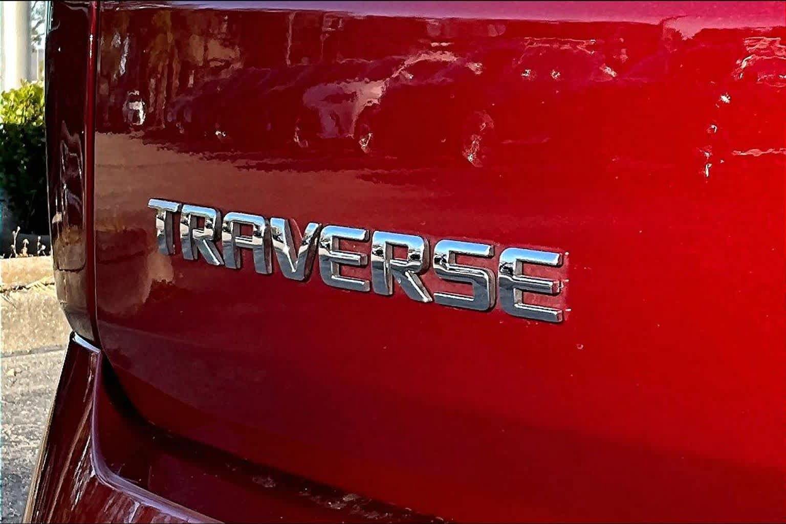 Used 2023 Chevrolet Traverse Premier FWD image 11