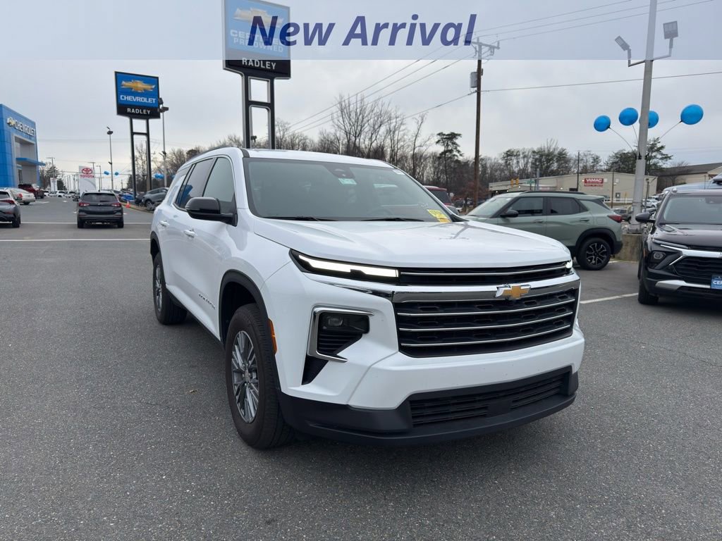 Certified 2025 Chevrolet Traverse LT image 2