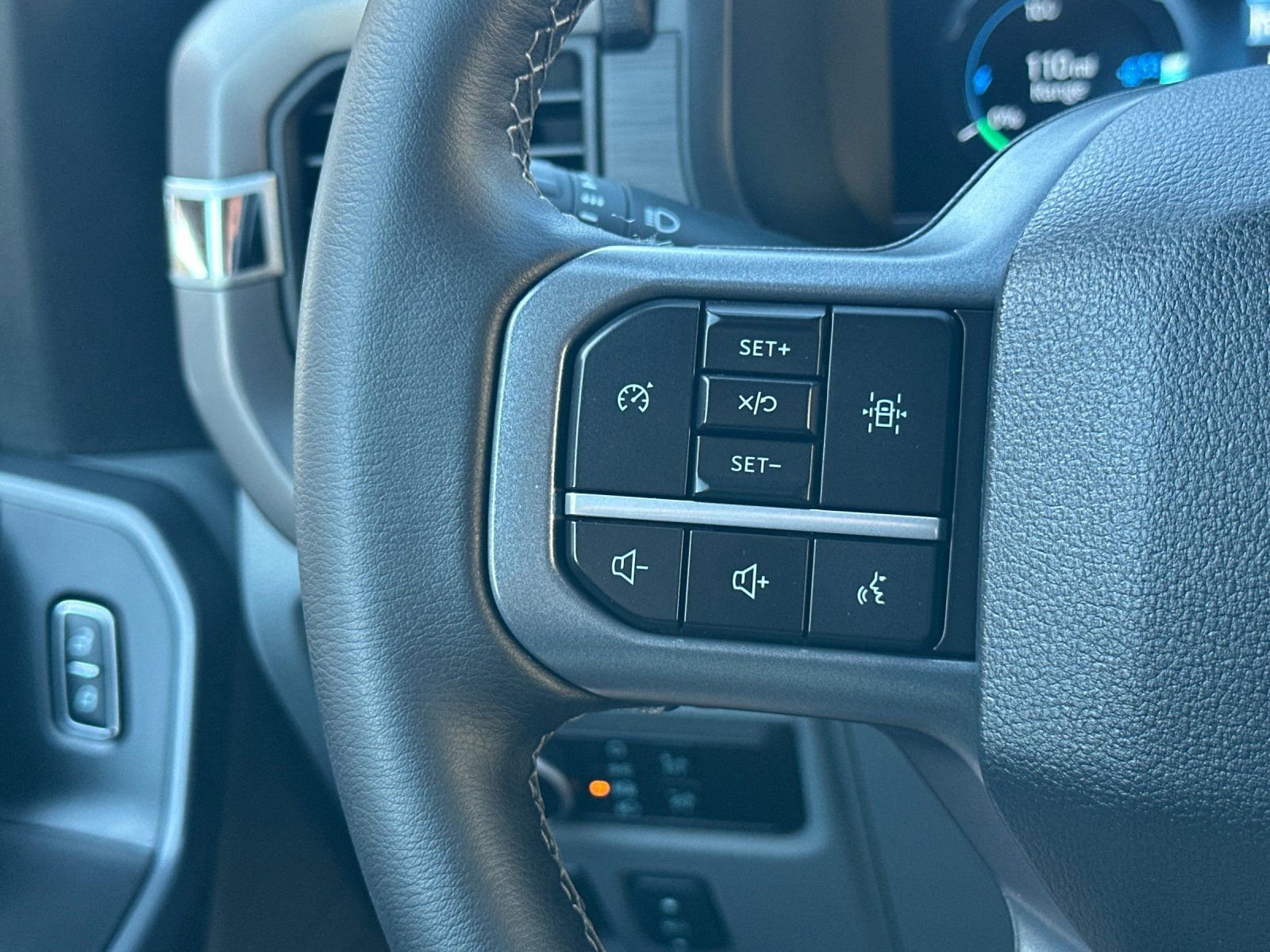 Used 2025 Ford F150 Lightning XLT AWD/4WD image 28