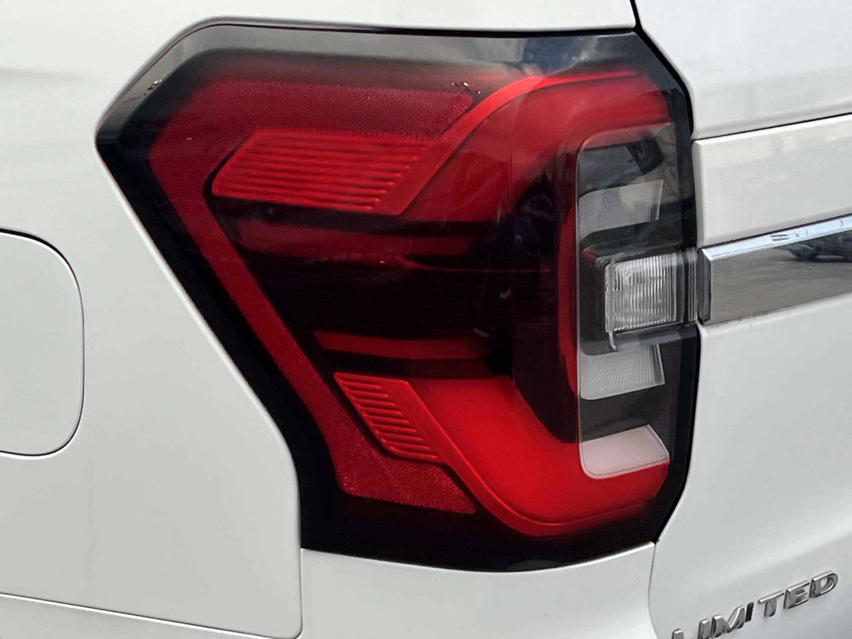 Used 2023 Ford Expedition Limited image 10