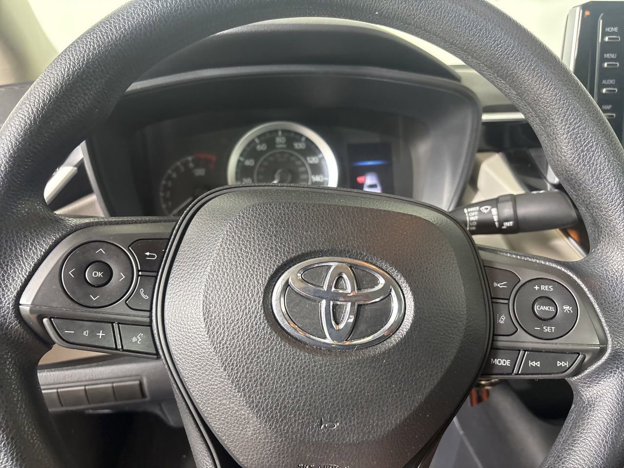 Used 2020 Toyota Corolla LE image 12
