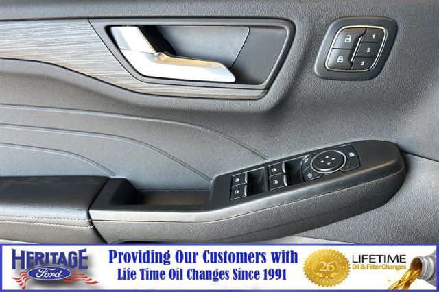New 2025 Ford Escape SE w/ PHEV Premium Package FWD image 8